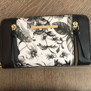 Black and white floral Steve Madden wallet